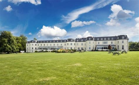 BLOOMFIELD HOTEL .